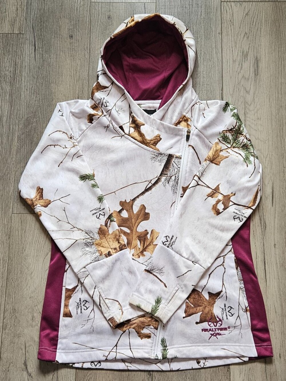 Women's Realtree‎ Xtra Colors White Out Camo Hoodie Maroon White Accents Size L